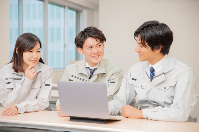 工場での会議